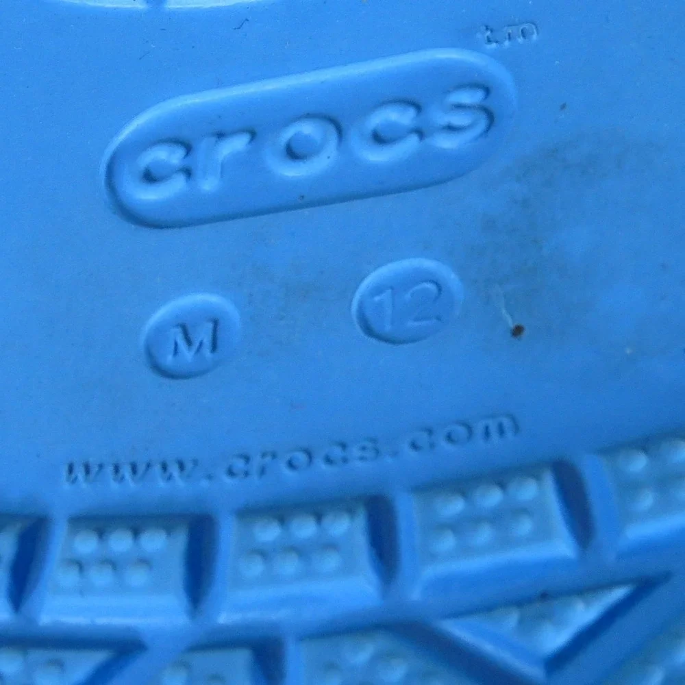 Crocs Bayaband Chevron Mens Clogs Size 12 Water Shoes Blue Multi Pattern